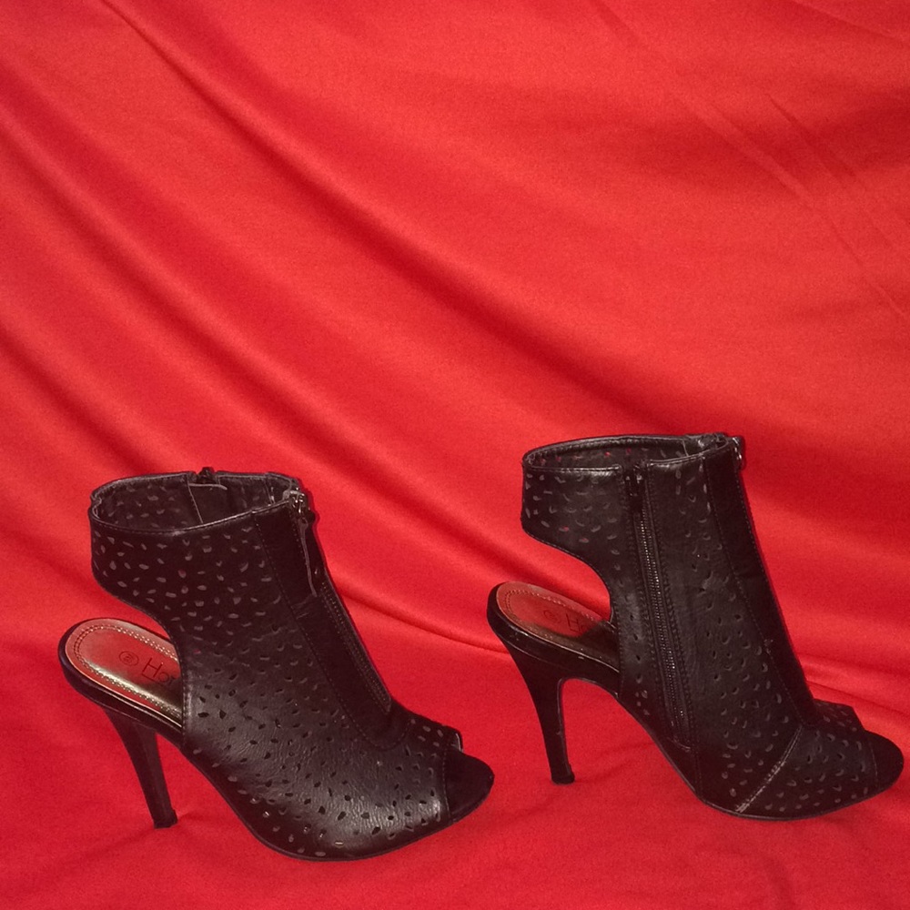 Black mesh heels